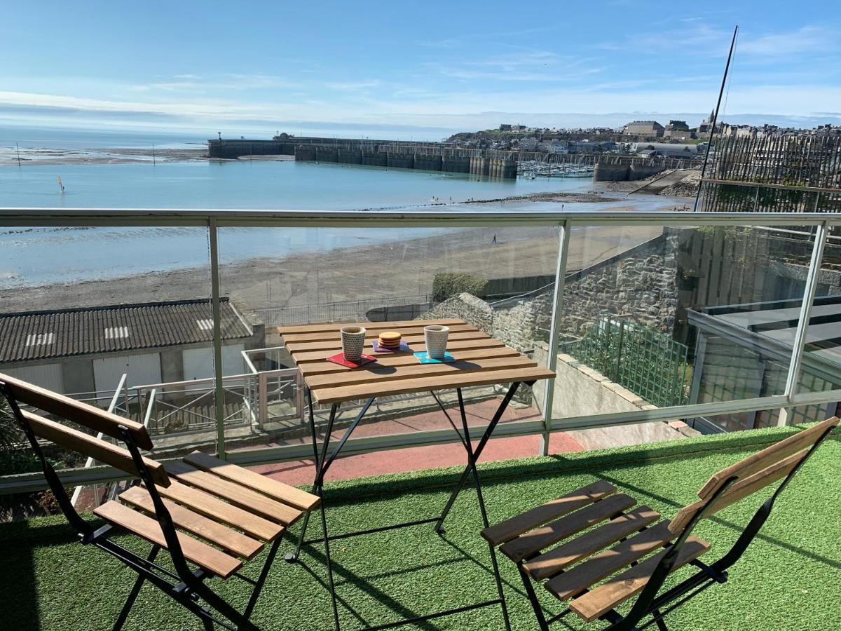 Un Balcon Sur La Mer, Acces Direct A La Plage Гранвиль Экстерьер фото